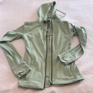 Lululemon define hoodie jacket size 4. No tags - see pic for size . Gently worn